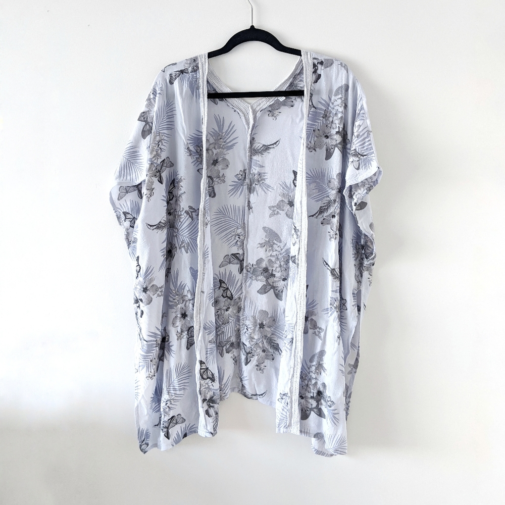 Reitmans light blue floral sleeveless Kimono Shawl
